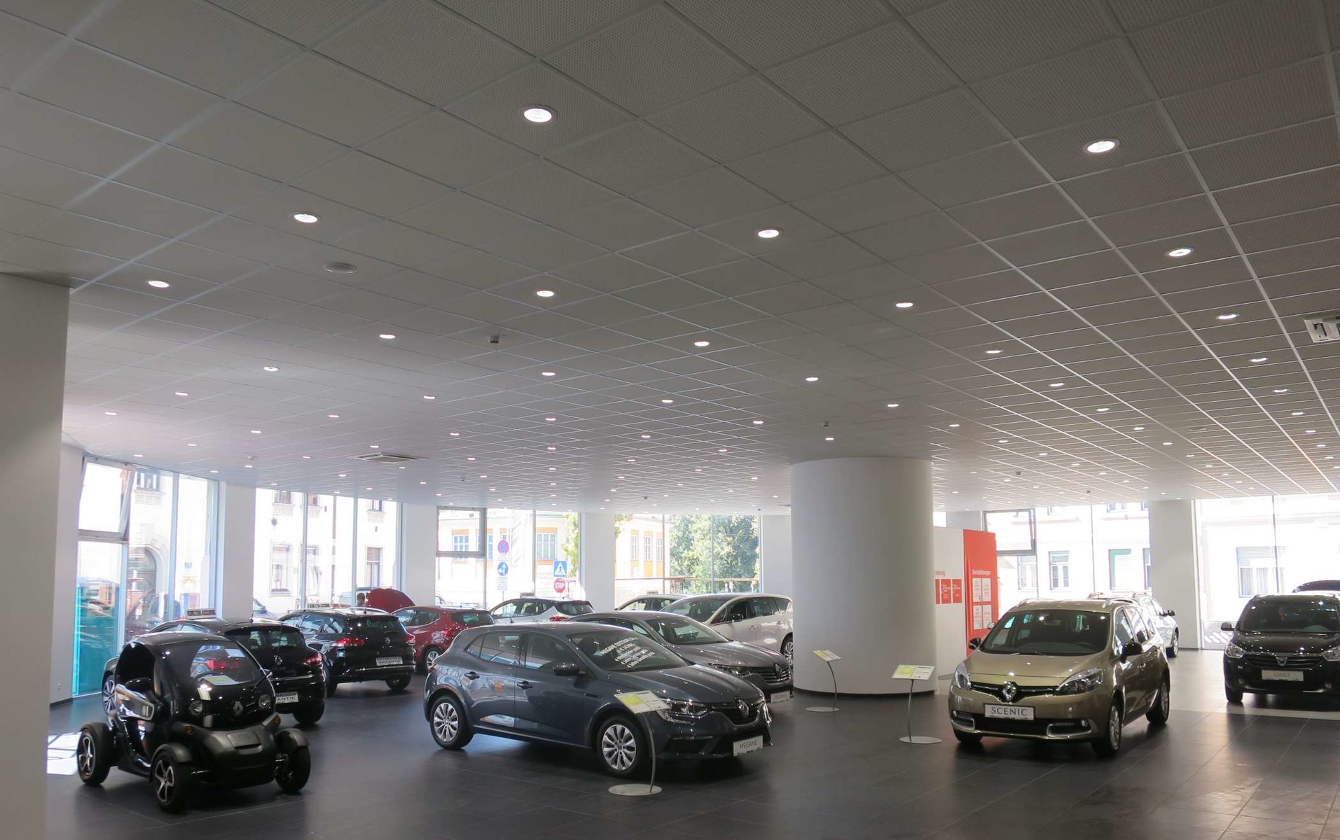 neues Autohaus von innen